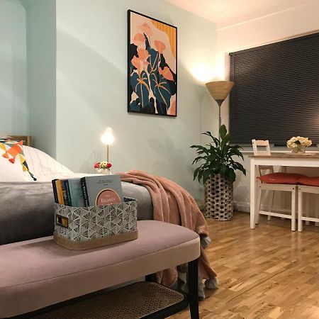Modern Boutique Studio Apartment Борнмут Экстерьер фото