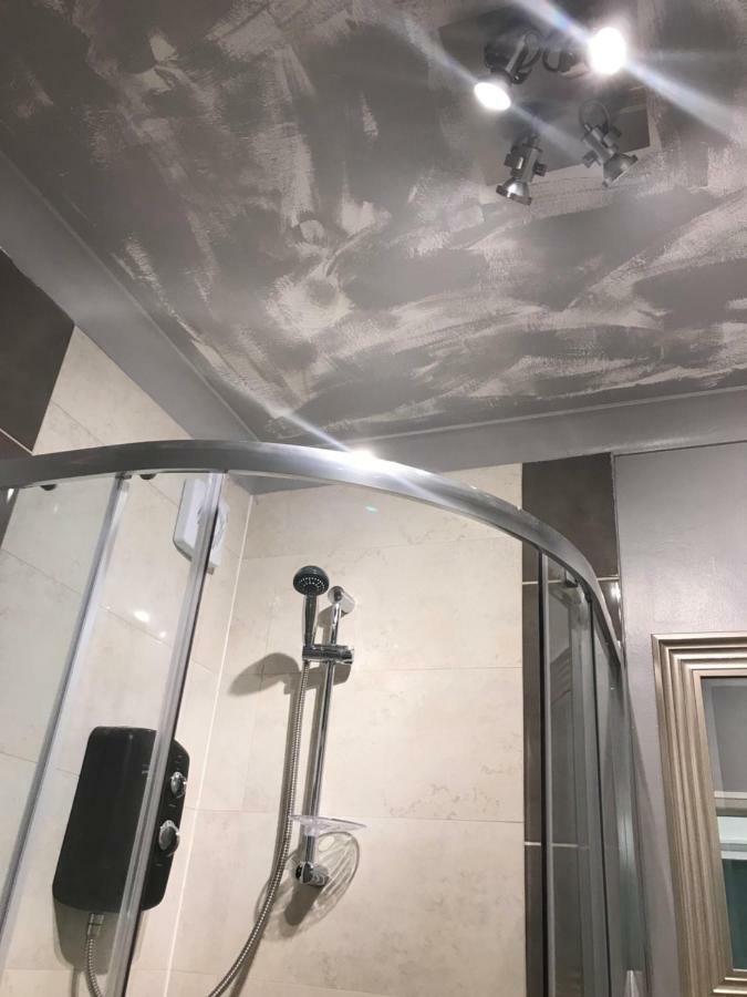 Modern Boutique Studio Apartment Борнмут Экстерьер фото
