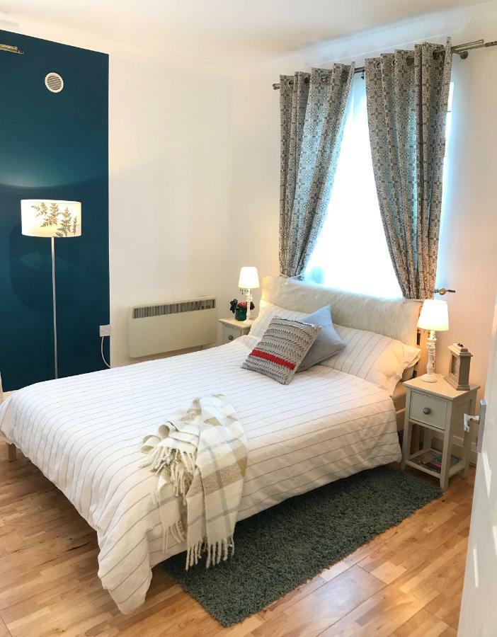 Modern Boutique Studio Apartment Борнмут Экстерьер фото