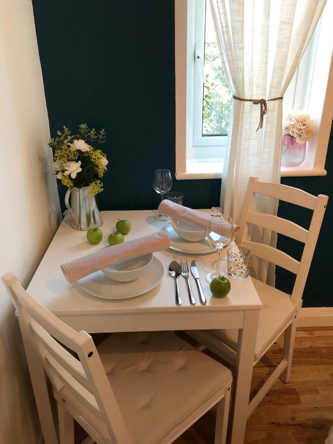 Modern Boutique Studio Apartment Борнмут Экстерьер фото